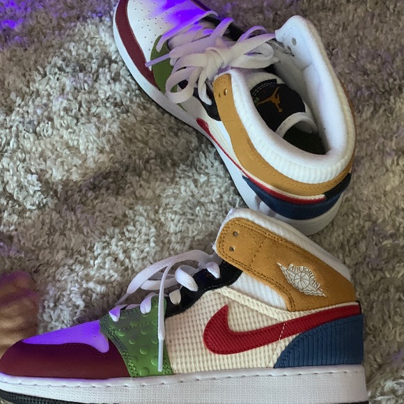 Jordan Air Jordan 1 Mid SE White/Red-Black Sneakers